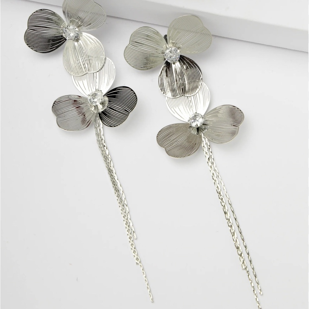 Cascading Silver Tassel & Crystal Rhinestone Dangle Statement Pierced Earrings‎ - Picture 6 of 11